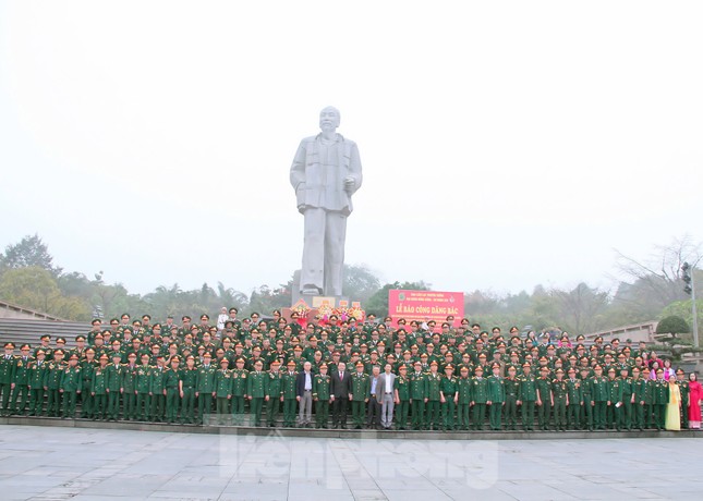 &apos;Họ đã cười khi được đi và khóc nơi mình đến&apos; ảnh 1