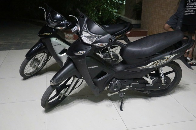 Bắt nhóm ‘đạo chích nhí’ trộm cắp xe máy ảnh 2