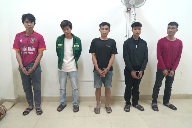 Bắt 5 đối tượng cướp tài sản người đi đường để lấy tiền mua ma túy ảnh 1