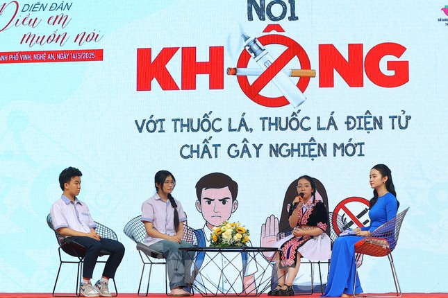 Một bộ phận nhà quản lý, nhà giáo chưa nêu gương &apos;nói không với thuốc lá&apos; ảnh 2