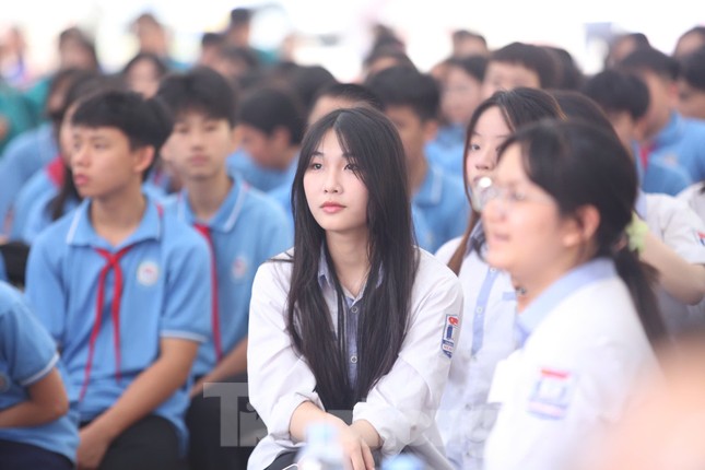 Một bộ phận nhà quản lý, nhà giáo chưa nêu gương &apos;nói không với thuốc lá&apos; ảnh 3