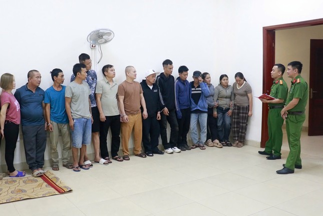 Triệt xóa sới bạc trong rừng, bắt nhiều đối tượng có tiền án ảnh 3