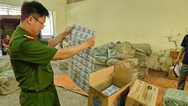 Khởi tố 4 đối tượng mua bán kem đánh răng, dầu gội giả mạo các nhãn hiệu nổi tiếng ảnh 2