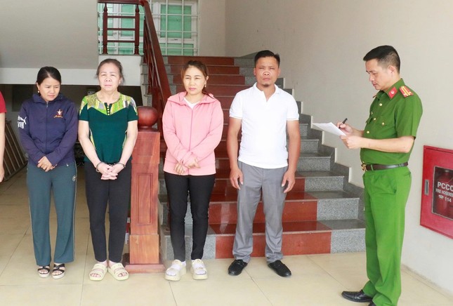 Khởi tố 4 đối tượng mua bán kem đánh răng, dầu gội giả mạo các nhãn hiệu nổi tiếng ảnh 1