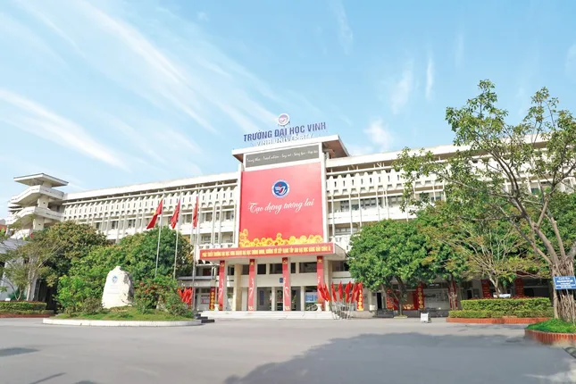 Vụ 2 cán bộ Đại học Vinh bị tố gạ gẫm nữ sinh: Nhà trường thành lập Hội đồng kỷ luật ảnh 1