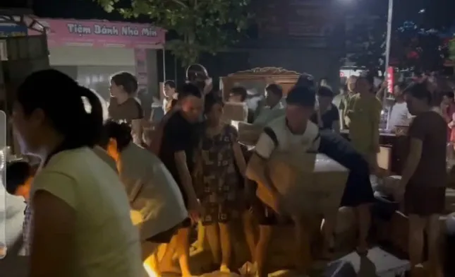Cháy dữ dội thiêu rụi cửa hàng đồ gia dụng ở Nghệ An ảnh 2