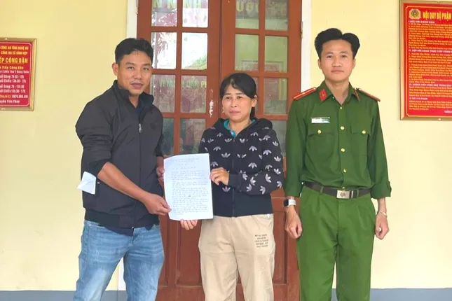 Người phụ nữ tìm người trả lại gần 900 triệu đồng chuyển khoản nhầm ảnh 1
