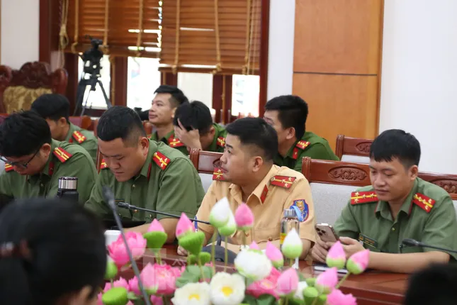 Cán bộ, chiến sĩ Công an Nghệ An học về an ninh, bảo mật khi sử dụng AI ảnh 3