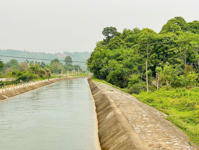 Hành lang bảo vệ kênh thủy lợi bị xâm hại ảnh 1