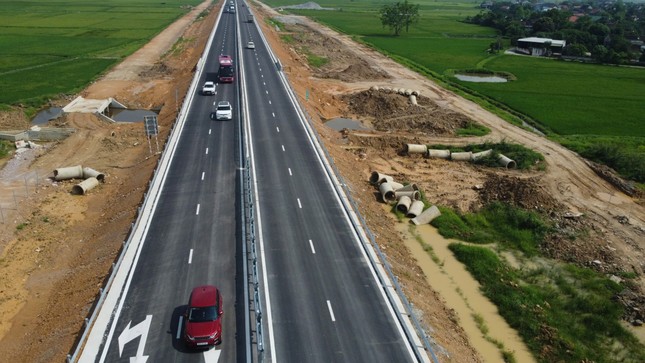Cao tốc qua Hà Tĩnh lượng xe tăng đột biến trong ngày đầu nghỉ lễ ảnh 6