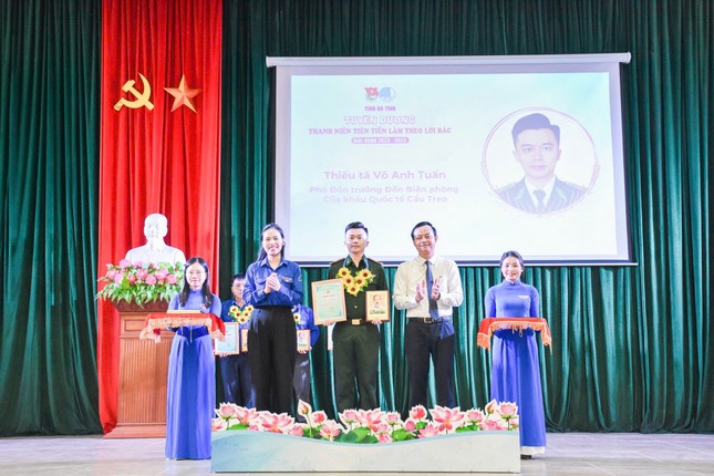 Hà Tĩnh tuyên dương 15 gương thanh niên tiên tiến làm theo lời Bác ảnh 2