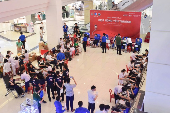 Giọt hồng yêu thương xứ Nghệ ảnh 1