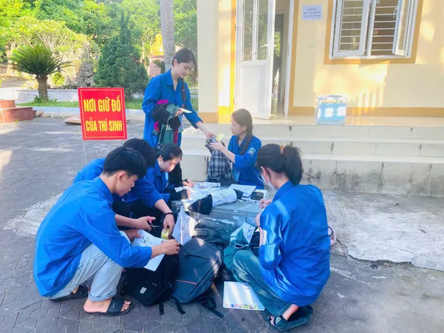 Hàng ngàn tình nguyện viên Đà Nẵng, Hà Tĩnh tiếp sức hỗ trợ thí sinh ảnh 7