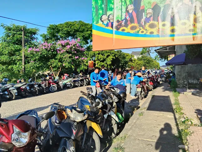 Hàng ngàn tình nguyện viên Đà Nẵng, Hà Tĩnh tiếp sức hỗ trợ thí sinh ảnh 16