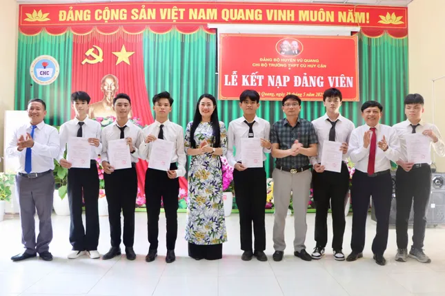 Tự hào đảng viên tuổi 18 ảnh 2