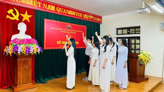 Tự hào đảng viên tuổi 18 ảnh 1