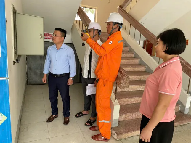 Điện lực Hà Tĩnh đảm bảo điện an toàn, liên tục phục vụ thi tốt nghiệp THPT năm 2025 ảnh 3