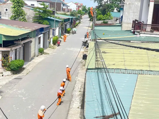 Điện lực Hà Tĩnh đảm bảo điện an toàn, liên tục phục vụ thi tốt nghiệp THPT năm 2025 ảnh 1
