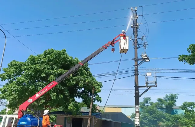 Điện lực Hà Tĩnh đảm bảo điện an toàn, liên tục phục vụ thi tốt nghiệp THPT năm 2025 ảnh 2