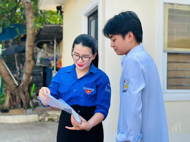 Sỹ tử hoàn thành bài Ngữ Văn, đề dễ thở, thí sinh phấn khởi ảnh 19