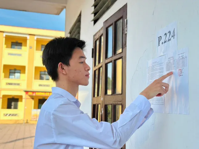 Sỹ tử hoàn thành bài Ngữ Văn, đề dễ thở, thí sinh phấn khởi ảnh 18