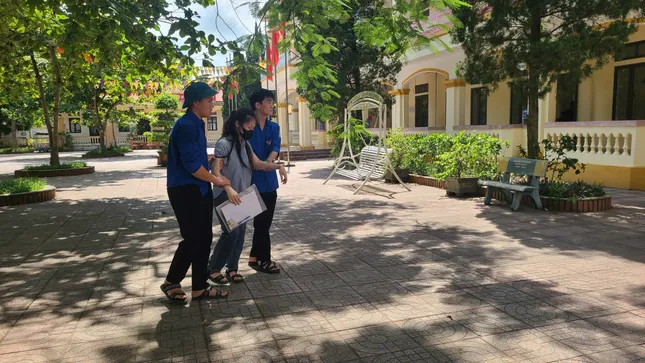 Nữ sinh khuyết tật không chọn &apos;đặc cách&apos;, quyết thi để chạm tới giấc mơ ảnh 1