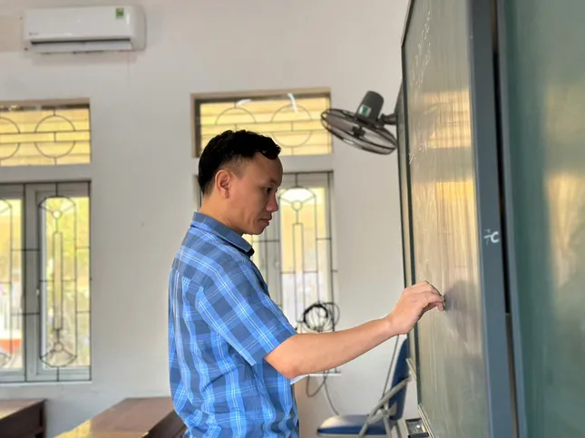 Sỹ tử hoàn thành bài Ngữ Văn, đề dễ thở, thí sinh phấn khởi ảnh 20