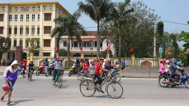 'Điểm đen' chết người trên Quốc lộ 1A chạy qua ba trường học ảnh 1