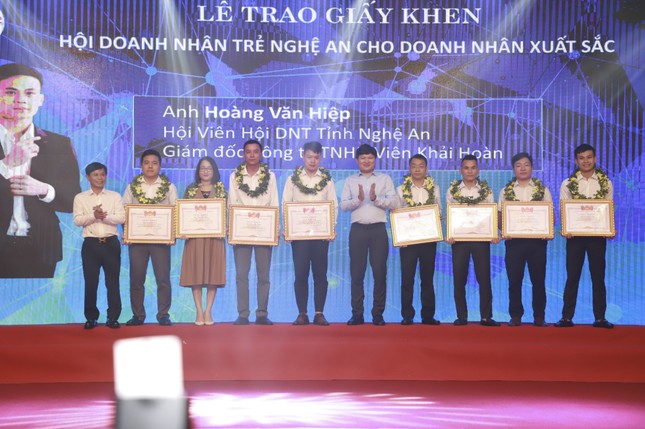 Khen thưởng các doanh nghiệp, doanh nhân tiêu biểu Nghệ An năm 2020 ảnh 2