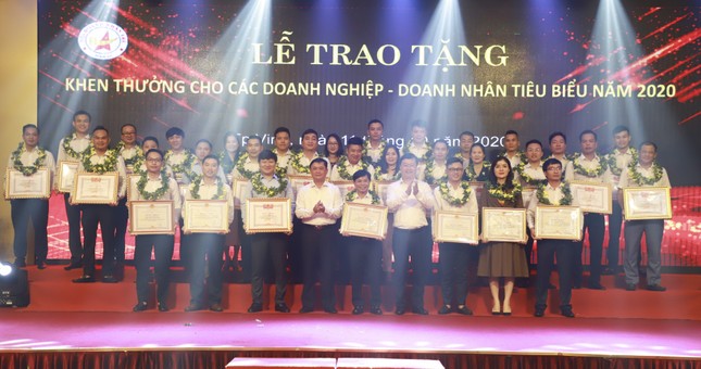 Khen thưởng các doanh nghiệp, doanh nhân tiêu biểu Nghệ An năm 2020 ảnh 5