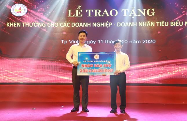 Khen thưởng các doanh nghiệp, doanh nhân tiêu biểu Nghệ An năm 2020 ảnh 6
