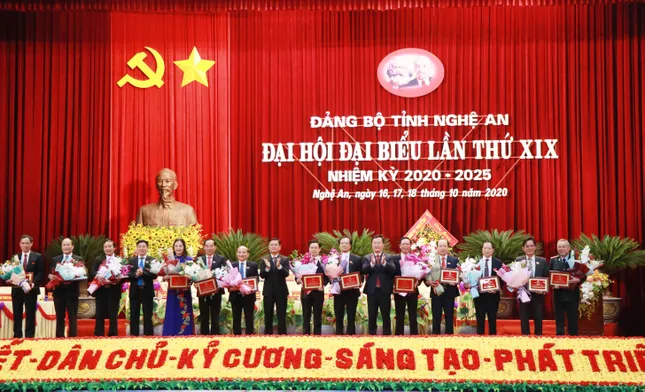 Nghệ An bế mạc Đại hội đại biểu Đảng bộ lần thứ XIX ảnh 3