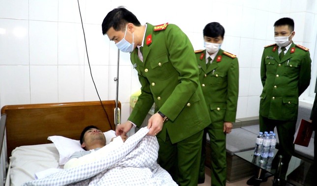 Tham gia chữa cháy, Thượng úy công an bị thương nặng ảnh 1