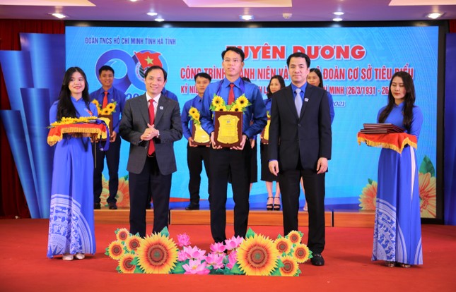 Hà Tĩnh: Tuyên dương 18 công trình thanh niên và cán bộ Đoàn tiêu biểu ảnh 4