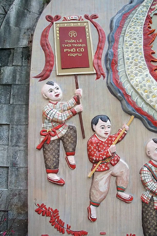 Hoạ sĩ Thế Sơn lên tiếng về bức phù điêu gây tranh cãi ở Phùng Hưng ảnh 1