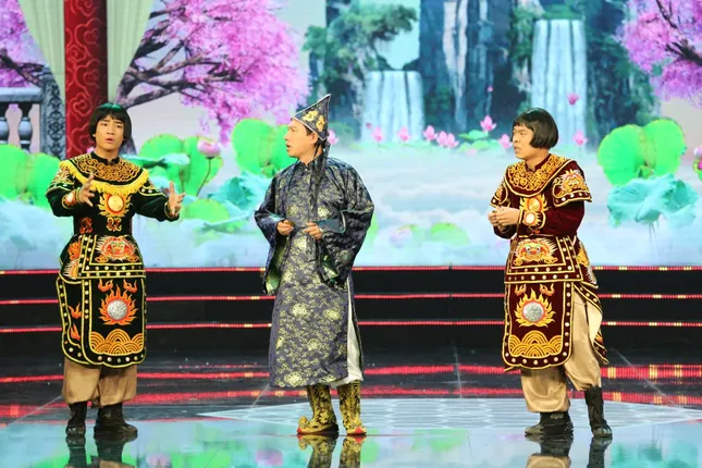 Lồng ghép quảng cáo trong kịch bản, Táo quân 2019 bị phản ứng dữ dội ảnh 1