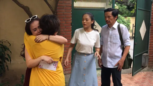 Cười ngất cảnh hậu trường cô Xuyến Về nhà đi con 'ăn vạ' ông Sơn vì cưới tập 5 ảnh 1