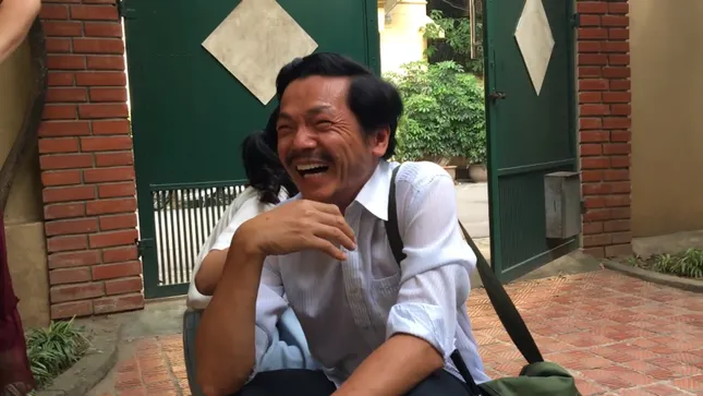 Cười ngất cảnh hậu trường cô Xuyến Về nhà đi con 'ăn vạ' ông Sơn vì cưới tập 5 ảnh 2