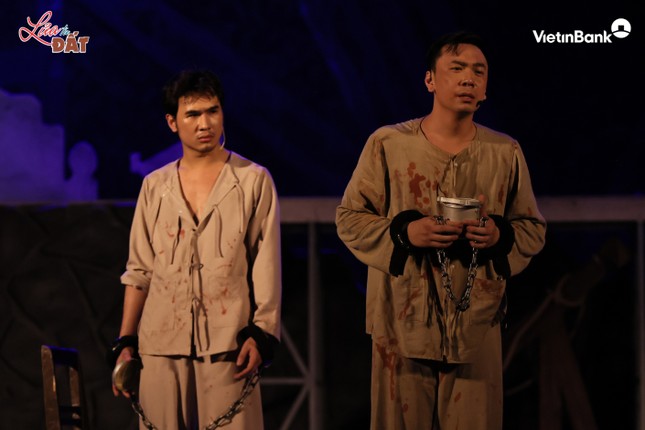 Nhạc kịch 'Lửa từ Đất' - Khúc tráng ca xúc động, nhận được sự tán dương của khán giả Thủ đô ảnh 2