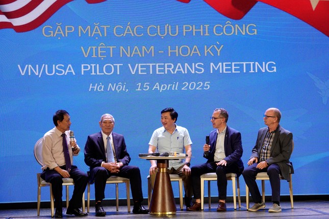 Cựu phi công Việt Nam - Hoa Kỳ: Đụng độ trên bầu trời Hà Nội, tái ngộ dưới mặt đất ảnh 4