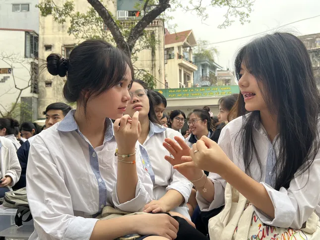 Thi Tốt nghiệp THPT môn Vật lý: Đề thi sẽ tăng cường câu hỏi gắn với tình huống thực tế ảnh 1