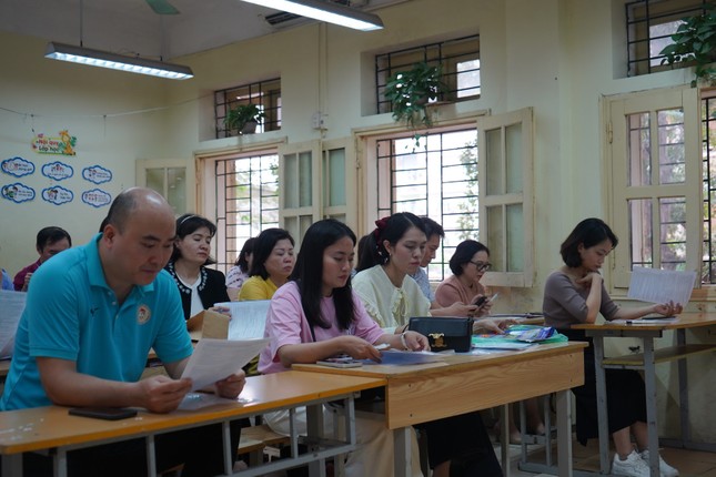 Học sinh, phụ huynh Hà Nội &apos;hỏi thẳng - giải đáp ngay&apos; về tuyển sinh lớp 10 ảnh 1