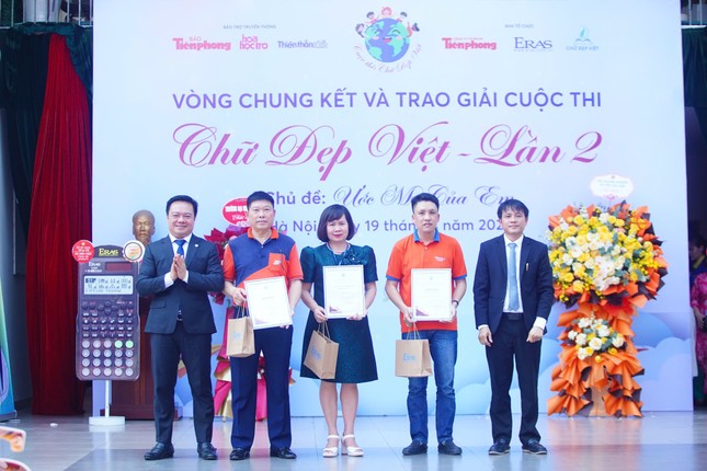 Trao giải Nhất cho 5 học sinh xuất sắc tại cuộc thi Chữ đẹp Việt - Lần 2 ảnh 7