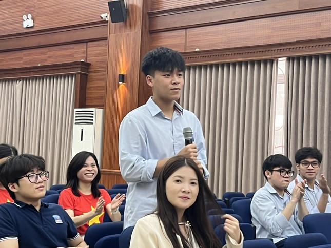 AI trong trường học: Đối thủ hay người bạn của học sinh? ảnh 1