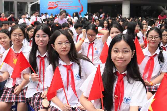 Cấp xã quản lý hoạt động dạy thêm, học thêm, rà soát việc chọn sách giáo khoa ảnh 1