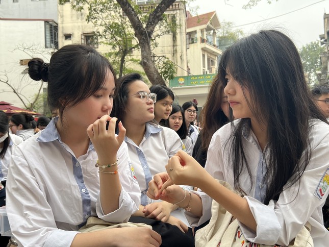 Trách nhiệm của thí sinh trong Kỳ thi Tốt nghiệp THPT và những vật dụng bị cấm mang vào phòng thi ảnh 1