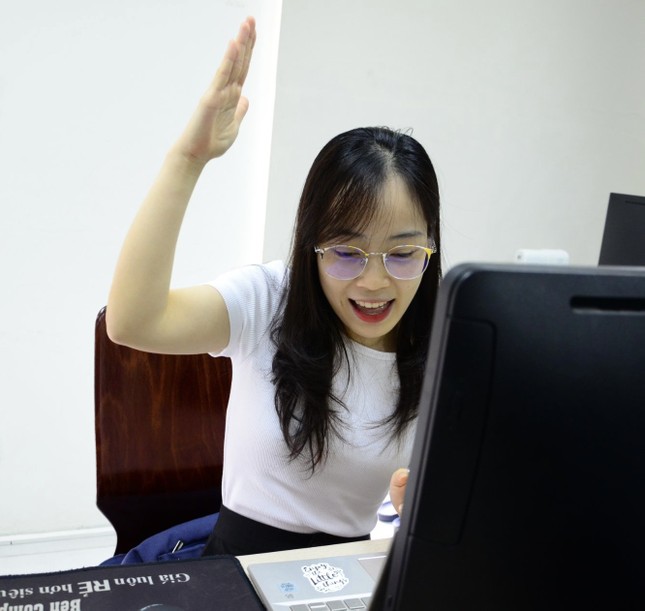 Thầy cô hỗ trợ nhau dạy học: Kéo gần khoảng cách giáo dục giữa các trường ảnh 1