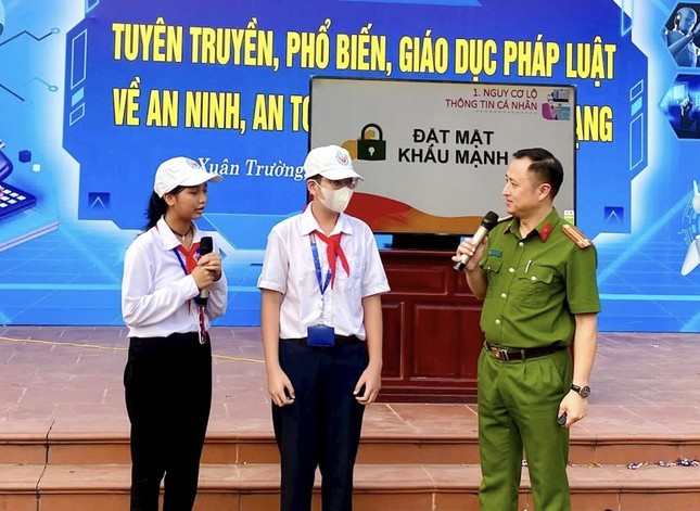 Bộ GD&amp;ĐT cảnh báo thủ đoạn lôi kéo học sinh mở tài khoản ngân hàng để chiếm đoạt tài sản ảnh 1