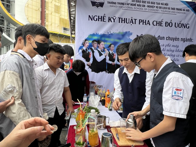Hơn 10.000 học sinh, sinh viên tham gia ngày hội giáo dục nghề nghiệp ảnh 1