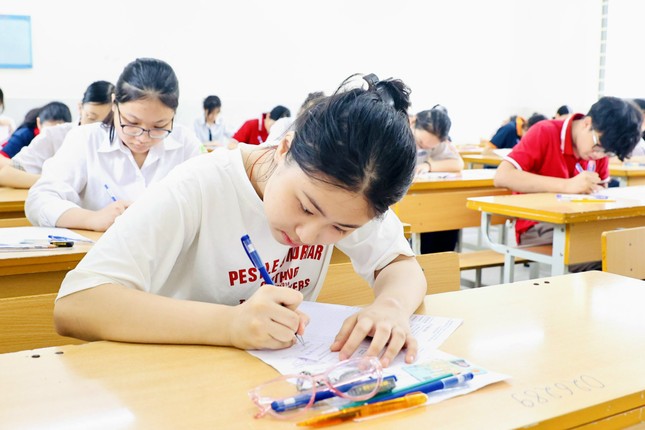 Tỉ lệ chọi vào lớp 10 Hà Nội khiến phụ huynh mất ăn, mất ngủ: Chuyên gia tư vấn nóng ảnh 1